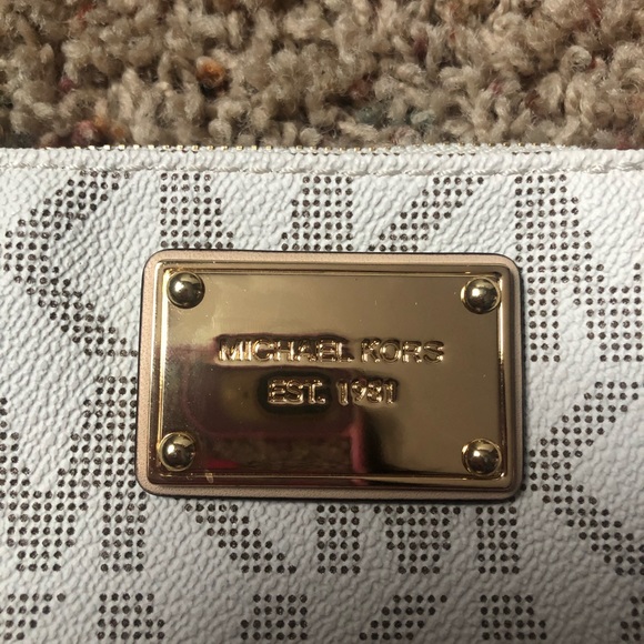 MK mini wristlet - Picture 2 of 6